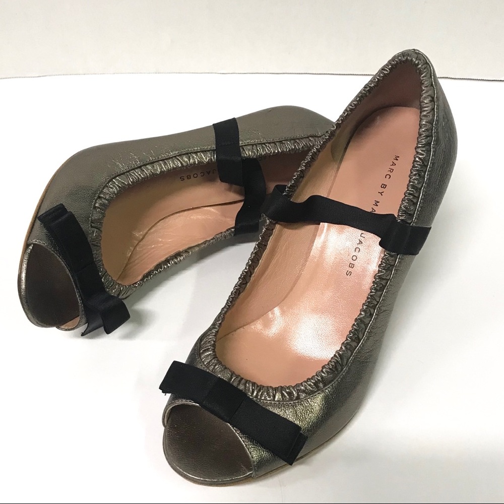 Marc Jacobs metallic pumps